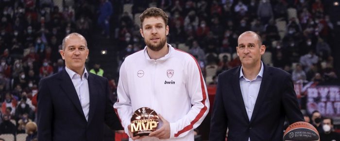Βεζένκοφ: Τιμή και διαφήμιση για τον Θρύλο