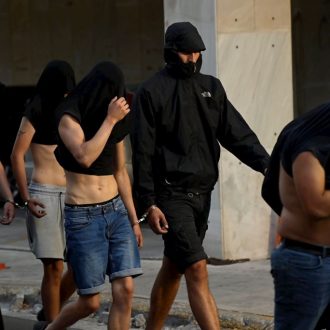 Τριφυλλάρα οε, στην βία με τους Κροάτες