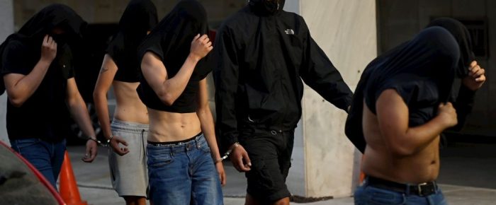 Τριφυλλάρα οε, στην βία με τους Κροάτες