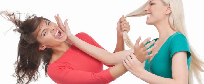 Πλακώθηκαν τα μωρά