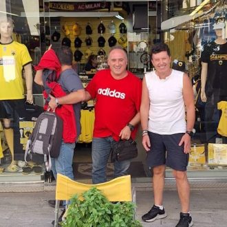 Στη βιτρίνα η εθνική φανέλα του Μάνταλου