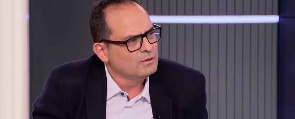 Νίκος Μανεσιώτης: Το βράδυ στο RISE TV απαντά για το sms