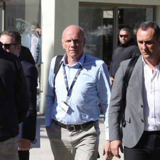 Να φύγουν όλοι