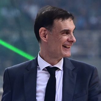Μπαρτζώκας σε φίλαθλο: Τον θέλεις;