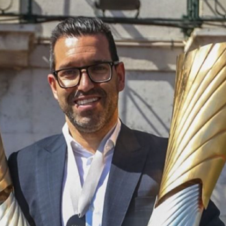 Τρίζει η καρέκλα του Πέδρο Άλβες
