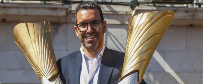 Τρίζει η καρέκλα του Πέδρο Άλβες