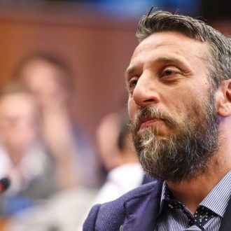 Χρωστάει λεφτά ακόμα στον Καφέ