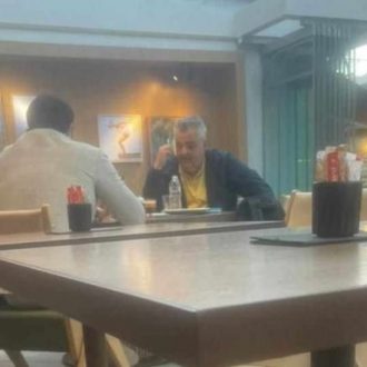 Οι ξεφτιλισμένοι και οι ανόητοι