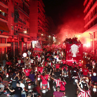 Το κόκκινο αγγούρι του Μητσοτάκη