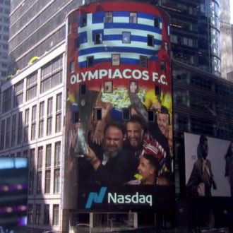 Κοκκίνισε η Times Square