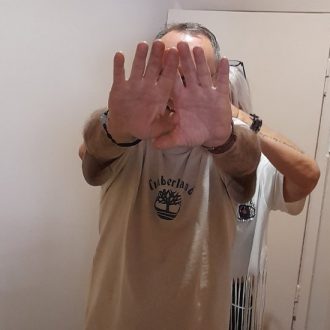 Ποιος είναι;