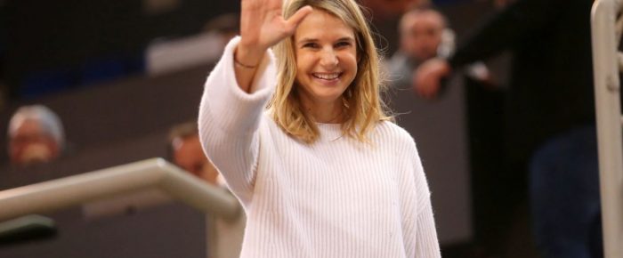 Μιλένα Αποστολάκη: Διαβάζει την Μαύρη Λίστα Μιλένα Αποστολάκη: Διαβάζει την Μαύρη Λίστα