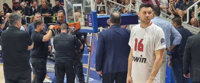 Δεν είχαν μπασκέτα. Είχαν βραβείο για τον Βρούτση Δεν είχαν μπασκέτα. Είχαν βραβείο για τον Βρούτση