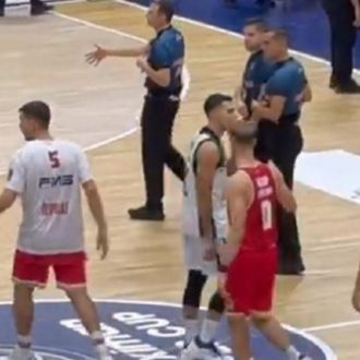 Σλούκα σε γράφουμε στα αρχίδια μας