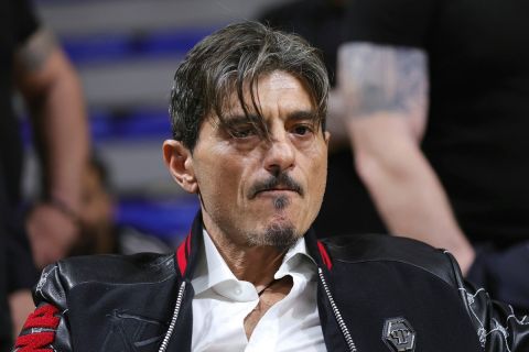 Πάρτε το διαβατήριο του Γιαννακόπουλου