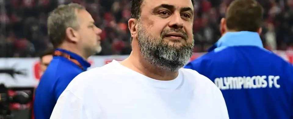 Τους παίρνει παραμάζωμα