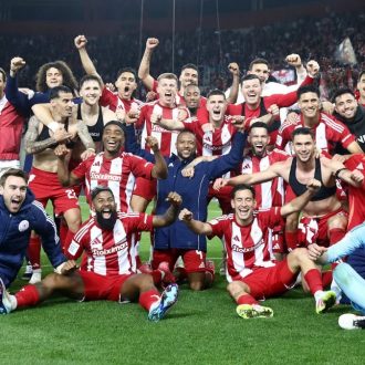 Απονομή με μπουγάτσα με τυρί Απονομή με μπουγάτσα με τυρί