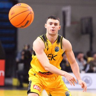 Έλειπε ο Καράμπελας