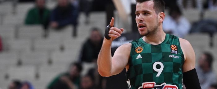 Ο Αγραβανάκος κτυπάει το κεφάλι του