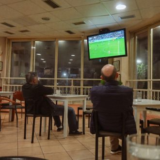 Οι… εεεε… Οι… εεεε…