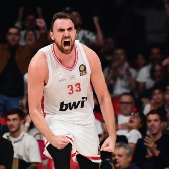 Με μισή ομάδα