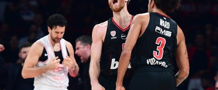 Ο Νίκος ξόρκισε τη γρουσουζιά Ο Νίκος ξόρκισε τη γρουσουζιά