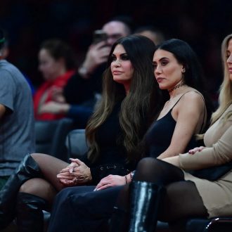 Η Γκίλφοϊλ με τις φίλες της