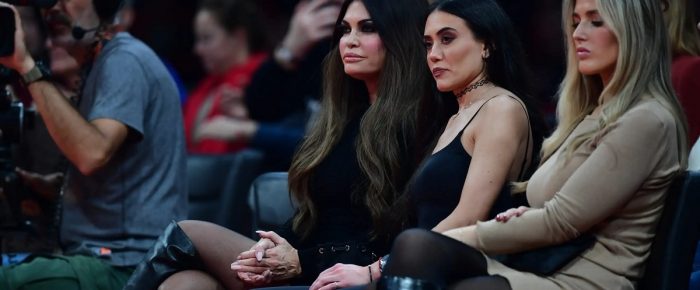 Η Γκίλφοϊλ με τις φίλες της