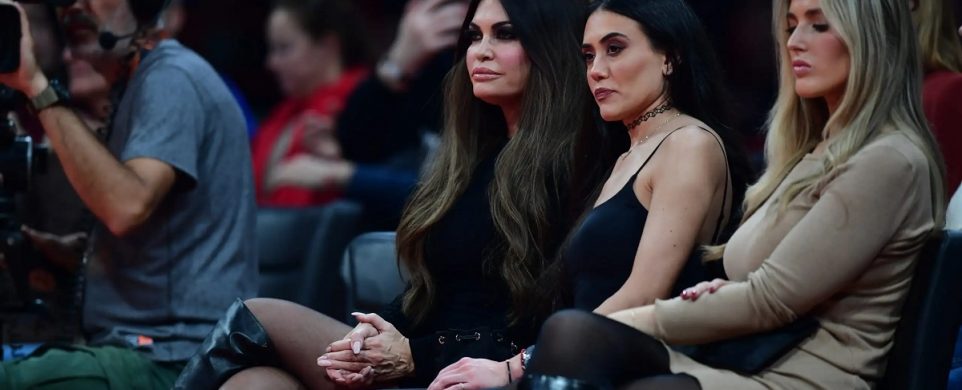 Η Γκίλφοϊλ με τις φίλες της Η Γκίλφοϊλ με τις φίλες της