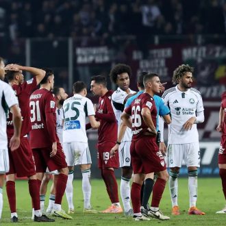 «Μαϊμούδες» χωρίς ομπρέλες «Μαϊμούδες» χωρίς ομπρέλες