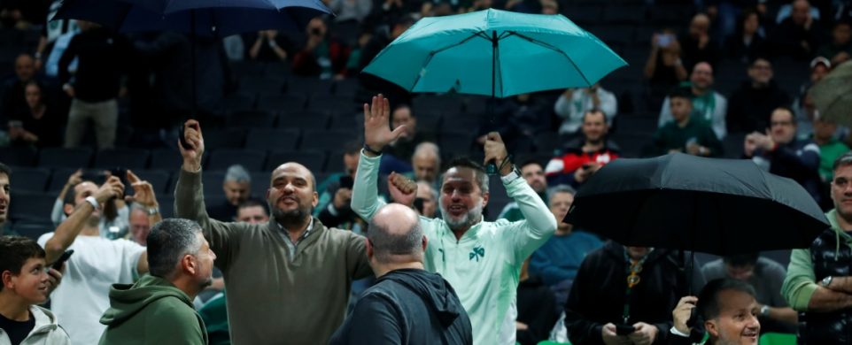 Οι ανοιχτές ομπρέλες είναι γρουσουζιά Οι ανοιχτές ομπρέλες είναι γρουσουζιά