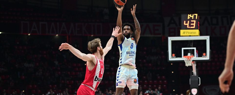 Ξεκολιάστηκαν στα τρίποντα