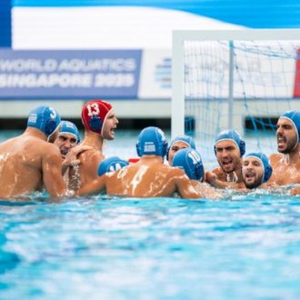 Υποκλινόμαστε