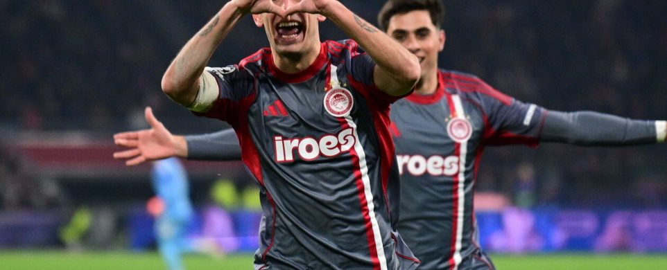 Δύο φορές του χάιδεψε μαλλί