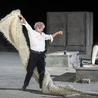 “Εγώ τέτοιες ανωμαλίες δεν βλέπω”