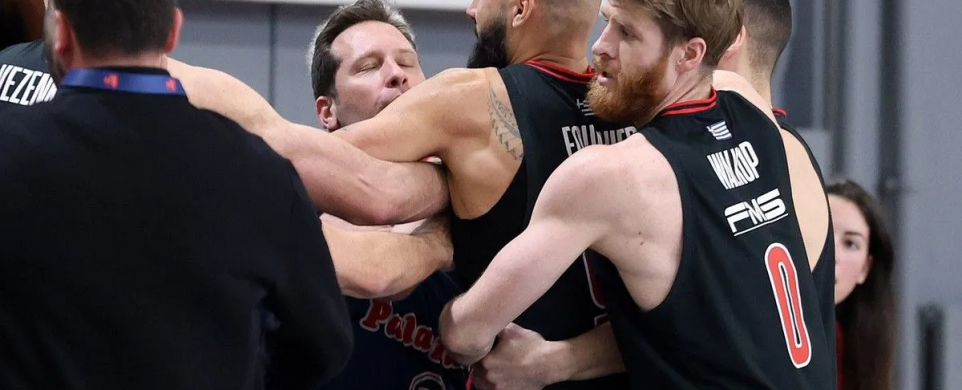 Φουρνιέ: Έπρεπε να τους δαγκώσει Φουρνιέ: Έπρεπε να τους δαγκώσει