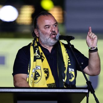 Μάκη, πώς αισθάνεσαι που έχεις πρόεδρος τον γελοίο;