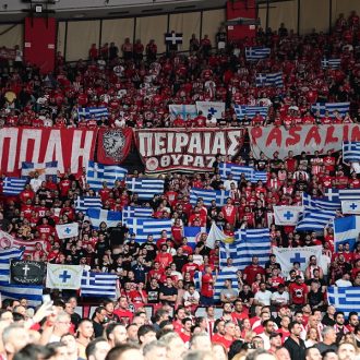 Με τις ελληνικές σημαίες μας ψηλά