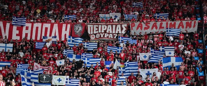 Με τις ελληνικές σημαίες μας ψηλά