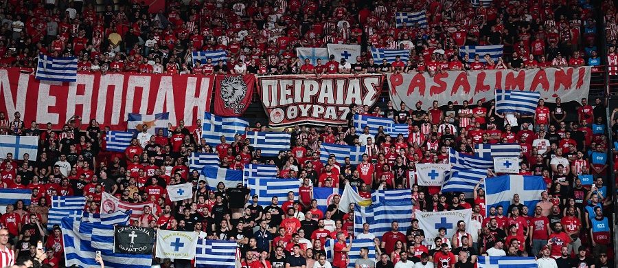 Με τις ελληνικές σημαίες μας ψηλά