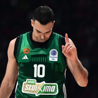 Σπάνε πλάκα με τον Δαρσινό