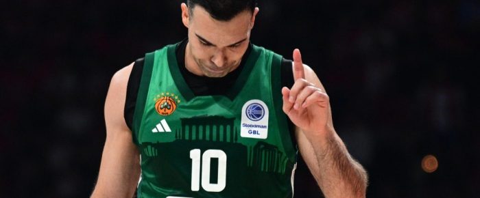 Σπάνε πλάκα με τον Δαρσινό