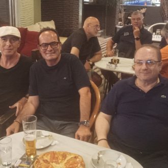 “Γιατί λες τον χοντρό, χοντρό, ρε χοντρέ”; “Γιατί λες τον χοντρό, χοντρό, ρε χοντρέ”;