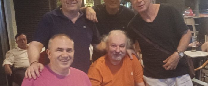 Έκρυψε την κοιλούμπα του πίσω από τις κοιλούμπες