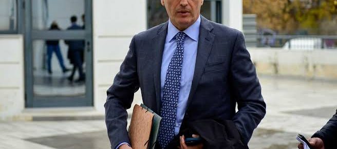 Μιχαλάκη, για σένα χτυπάει η καμπάνα;